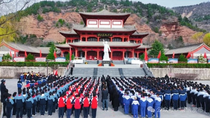 开栏语当千年文脉在芮鞫大地流淌，当时代新风在汭水河畔激荡，一幅以文明为底色的锦绣画卷正徐徐铺展。回望来路，我们步履铿锵。从“礼让斑马线”的自觉践行，到“垃圾分类”的深入人心；从志愿红马甲的温暖涌动，到