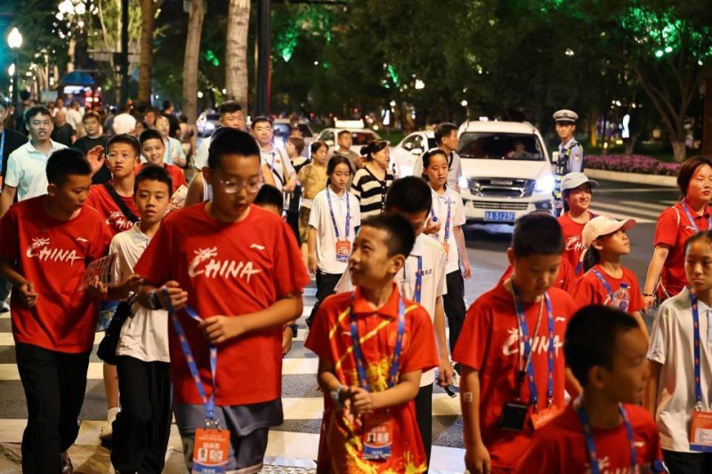 “如果有机会，我还要再来长春！”全国青少年阳光体育大会青少年及工作人员游览新民大街