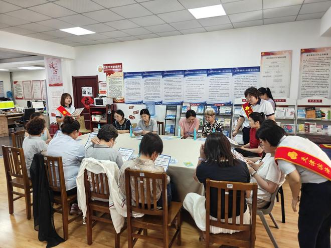 天津滨海农商银行静海支行携手众泰欣苑社区开展“夏日安康伴你行—健康财富双守护”主题反诈系列活动