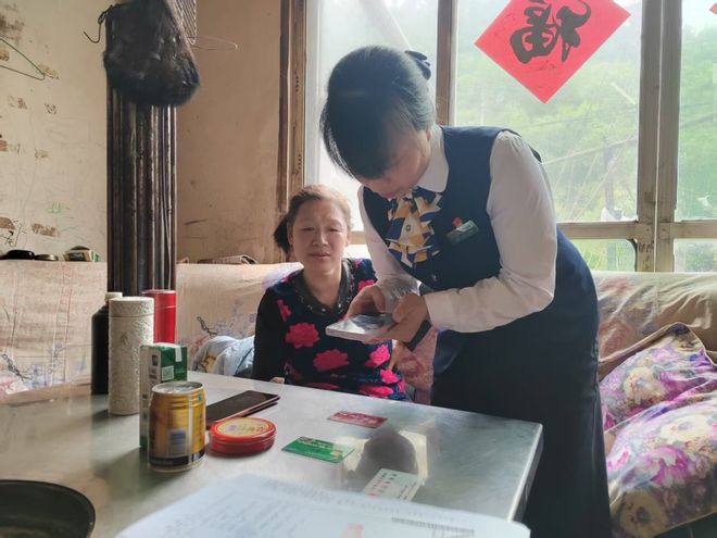 一生守护的承诺如何翻越山城褶皱