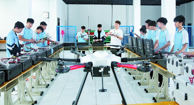 牢记嘱托 感恩奋进 为奋力谱写中国式现代化建设河北篇章贡献秦皇岛力量丨稳岗扩岗提技能 多措并举促就业